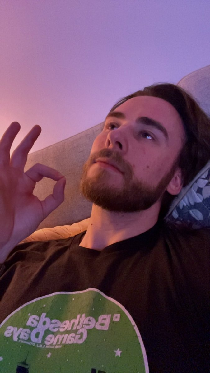 Barely around the birdhouse these days, but another year another round of festive balloons 🎈 🎉

Starting lvl 31 strong*!!

* 𝗐𝖾𝖺𝗄, 𝖨 𝗀𝗈𝗍 𝗍𝗁𝖾 𝖿𝗅𝗎