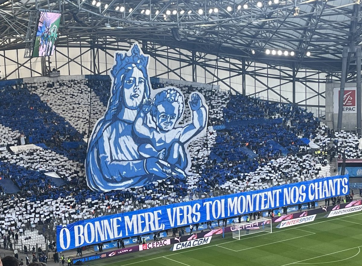 BenoitPayan's tweet photo. Une ambiance folle 
Un tifo incroyable
Une victoire totale 

Une seule équipe : @OM_Officiel 

#OMASSE https://t.co/YzqEYoXElJ