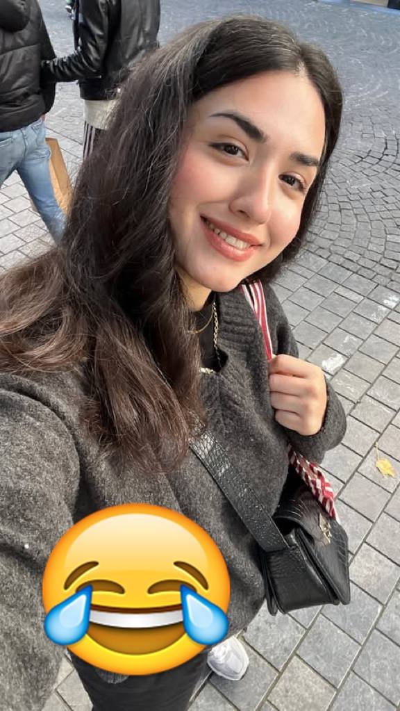 I laughed myself. Even though Valentine's Day was yesterday, haha, I can still see people holding hands this Saturday😂😂

#single #Valentine's Day #weekend #shopping #city hiking
