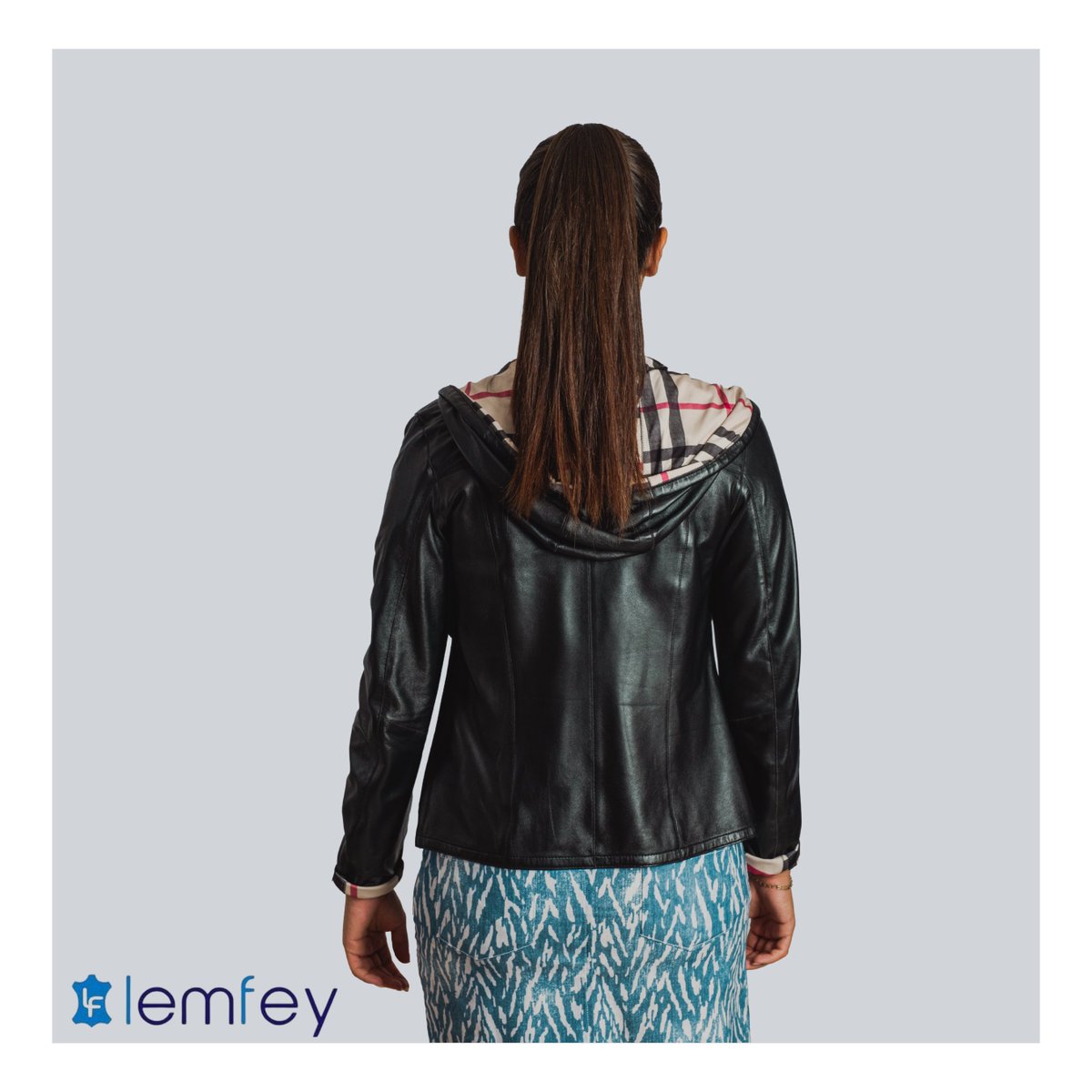 lemfeyofficial's tweet photo. Kapüşonlu Napier Kadın Deri Ceketi

Kuzu derisinden üretilen Kapüşonlu Napier Bayan deri ceketi,
sportif bir şıklığı zarif bir görünümle aynı anda vaad ediyor.
Ayrıntılar için tıklayınız :
https://t.co/NG0LumPy0T https://t.co/anJ2aDHjF3