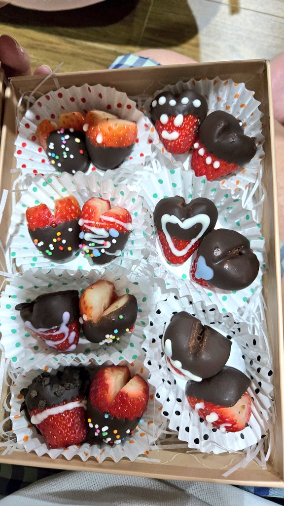 Code_Grappler's tweet image. 나 이런 선물 처음받아봐 애인이 만들어줬어!!!!