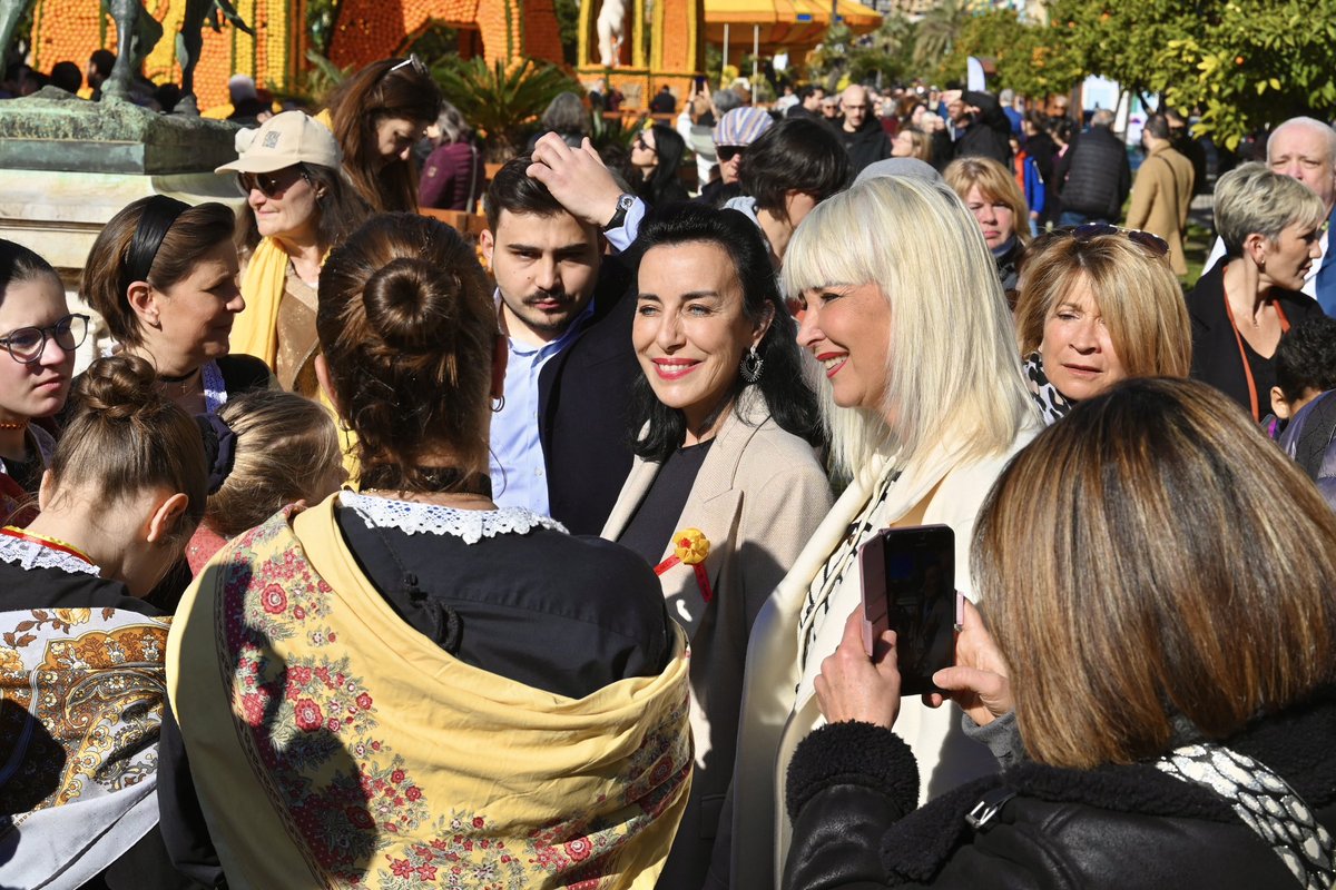 A_Masson06's tweet image. La 91e #FeteDuCitron « Voyages dans les étoiles » est lancée ce matin à #Menton ! Célébrons ensemble cette tradition populaire qui fait la fierté de notre territoire et que toute la France nous envie. 

Vive le citron de Menton ! 🍋