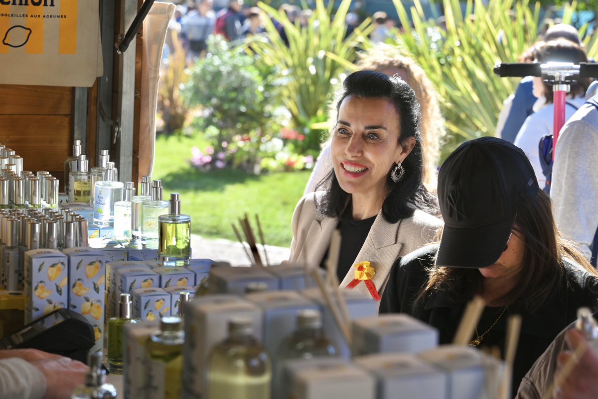 A_Masson06's tweet image. La 91e #FeteDuCitron « Voyages dans les étoiles » est lancée ce matin à #Menton ! Célébrons ensemble cette tradition populaire qui fait la fierté de notre territoire et que toute la France nous envie. 

Vive le citron de Menton ! 🍋