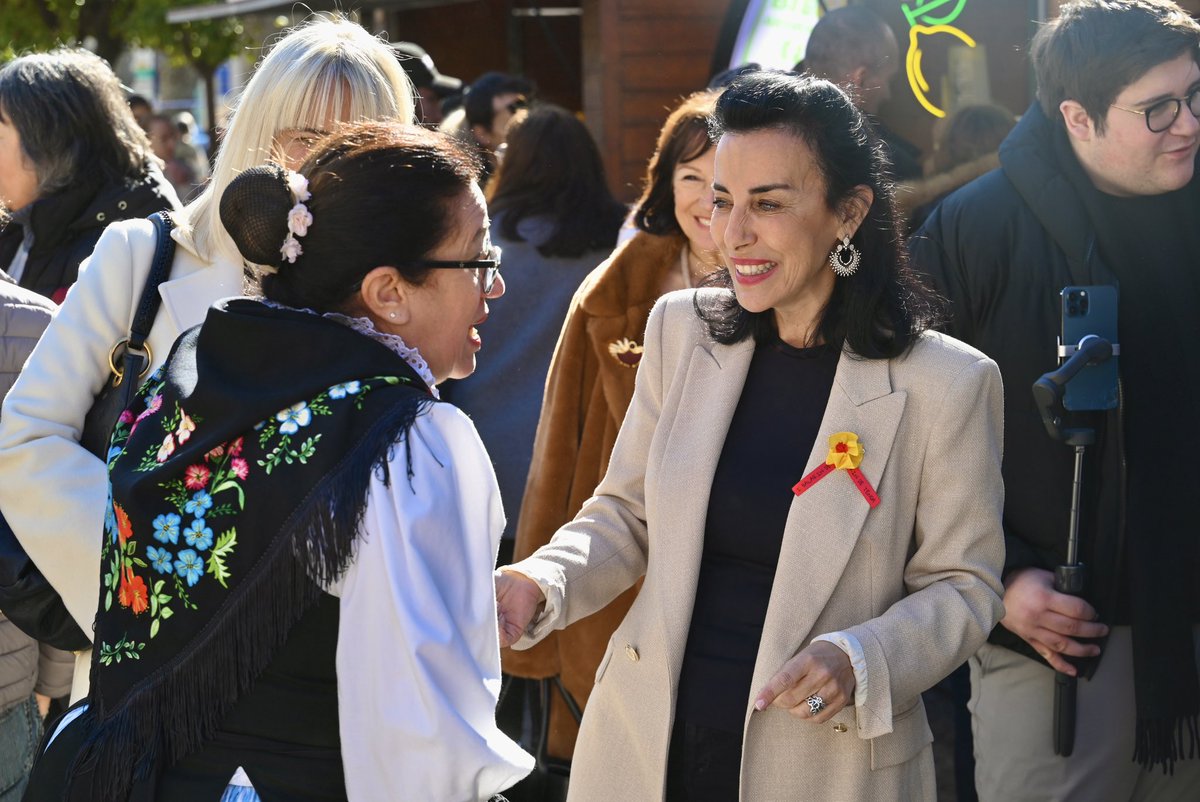 A_Masson06's tweet image. La 91e #FeteDuCitron « Voyages dans les étoiles » est lancée ce matin à #Menton ! Célébrons ensemble cette tradition populaire qui fait la fierté de notre territoire et que toute la France nous envie. 

Vive le citron de Menton ! 🍋