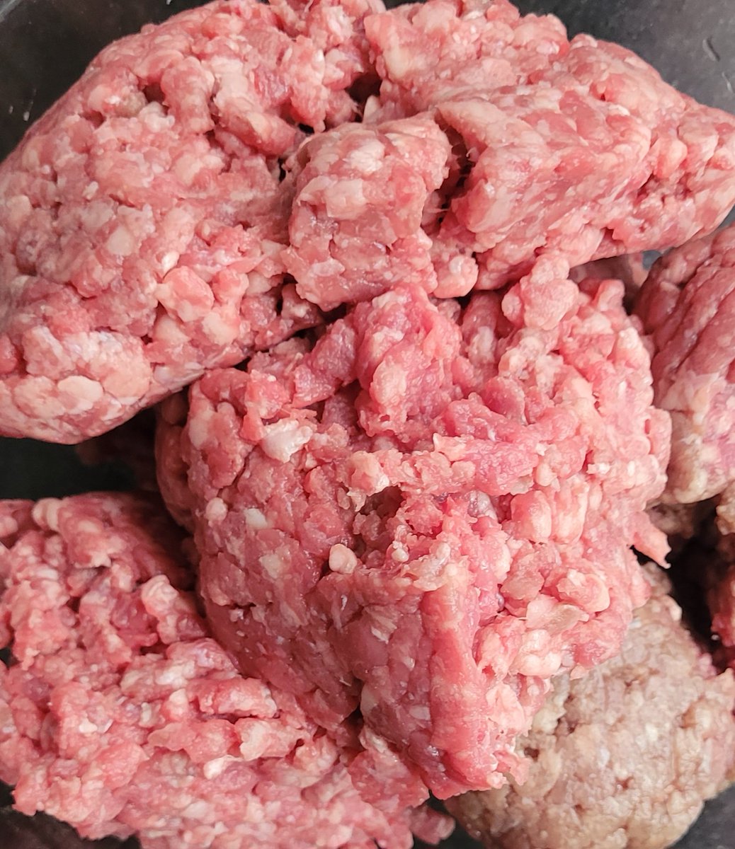 achezzi's tweet image. Como nutricionista, no puedo dejar pasar esto que vende @carrefourarg como picada, es la comun, sres esto no es carne, es grasa, venas y cartilagos molidos, los chicos sin recursos necesitan alimento no grasa @DavidCollas @ElodiePerthuiso