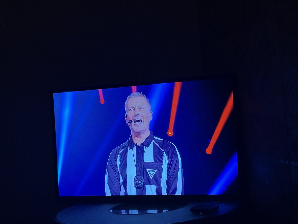 Kevin__Davies's tweet image. Unbearable to watch, he always did like to be the centre of attention!! 😡🤬