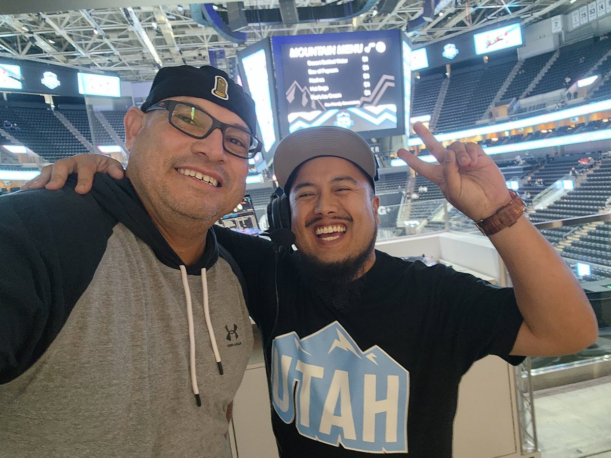 caraleones54's tweet photo. Big Happy Birthday to my brother @erockalypze 🎚🎛🔊🎂🍰👏👏 many blessings to you and you family  🙏❤️🙌 #Uboyz https://t.co/6lTttuC92S