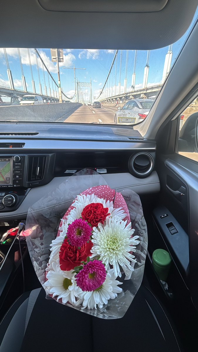 pixiecourt's tweet image. idk i think i’m really lucky