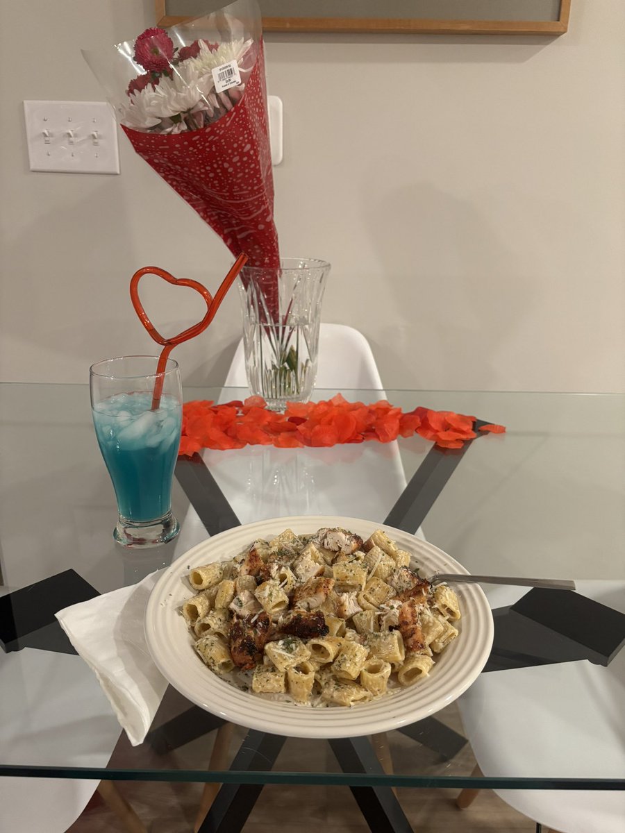 pixiecourt's tweet image. idk i think i’m really lucky