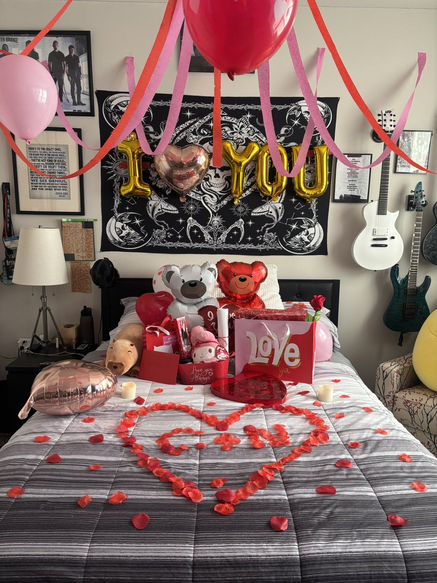 pixiecourt's tweet image. idk i think i’m really lucky