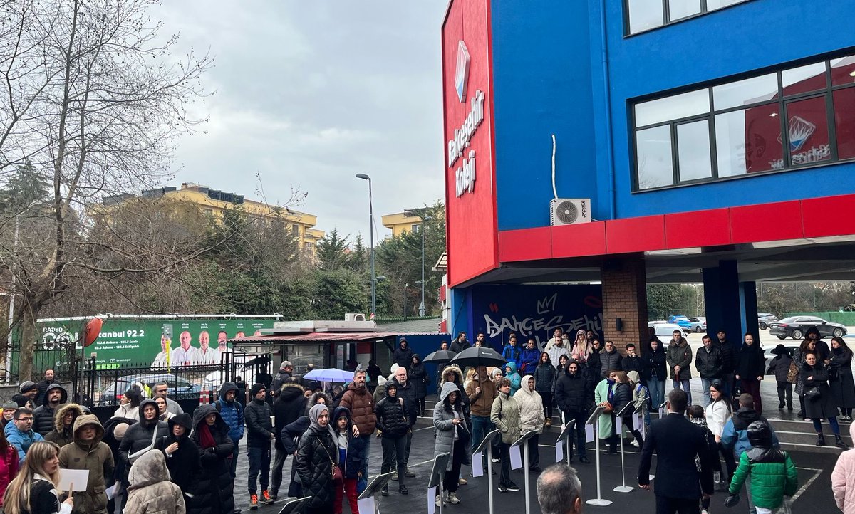 bahcesehir_k12's tweet photo. Bahçeşehir Koleji Bursluluk Sınavı bugün Türkiye geneli tüm kampüslerimizde 90.000 öğrencinin katılımıyla başarıyla gerçekleşti.

Veli sunumlarımıza katılarak, yoğun ilgi gösteren tüm anne babalara teşekkür ederiz. 

#bahçeşehirkoleji
#sırasende https://t.co/Cazg7NABAZ