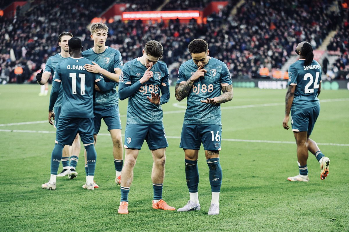 Alex Scott tweet media