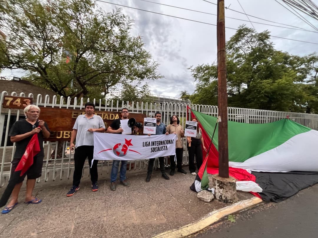 AlternativaSoPy's tweet photo. Paraguay campaña de apoyo a @Ale_Bodart: Denunciar un genocidio no es delito. 
Desde Alternativa Socialista nos unimos en solidaridad con nuestro compañero del MST-FIT Unidad, y coordinador de la @isl_lis perseguido por expresar su apoyo al pueblo palestino. https://t.co/GiFid57esR