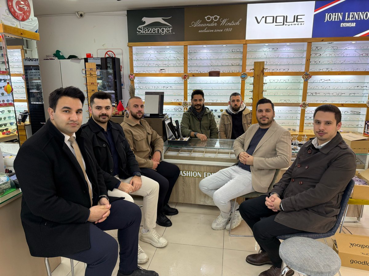 Ceylankoca_'s tweet photo. 📍Marmaris 
Yürütme Kurulu Üyelerimiz ve Marmaris ilçe Gençlik Kolları Teşkilatımız ile birlikte Genç esnaf ziyareti kapsamında önceki dönem İlçe Gençlik Kolları Başkanımız Ahmet Karaboğa ve Gölenye Mahalle Başkanımız Ramazan Sav’a ziyaret gerçekleştirdik. https://t.co/zBZVRAMU2J