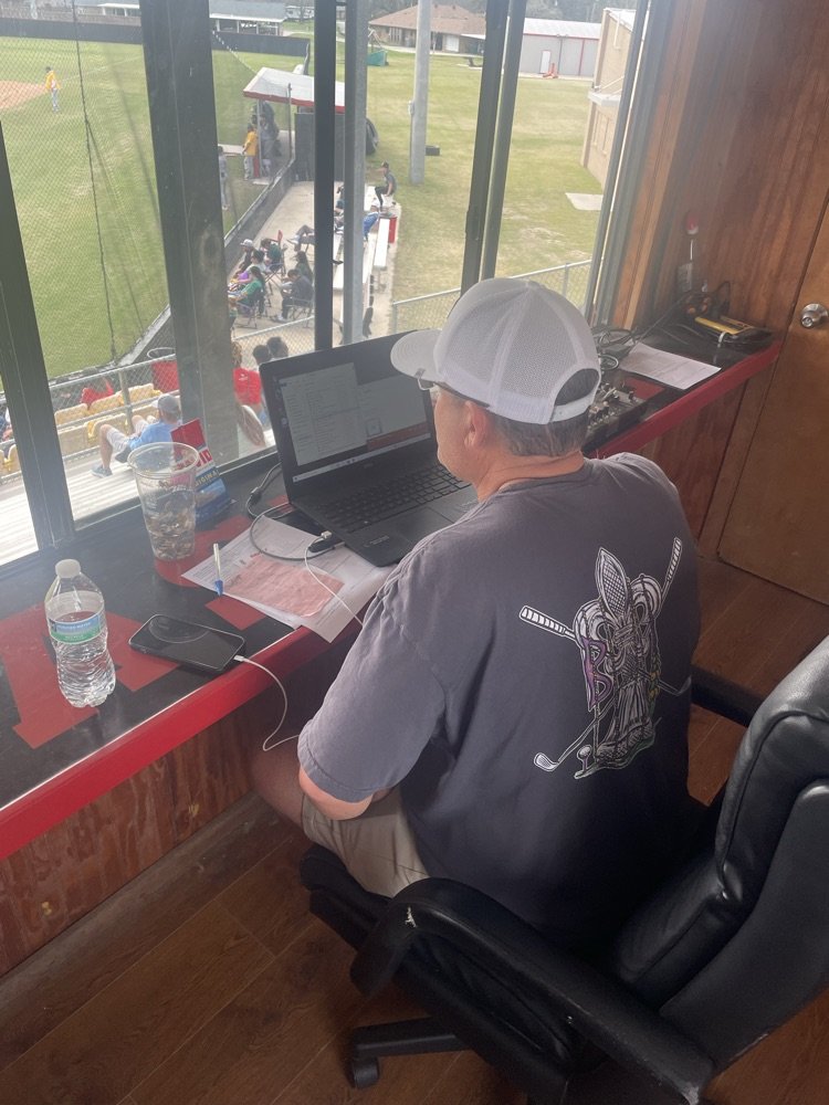 wbrpanthers's tweet photo. Larry said good luck to the Pantherettes at Nationals but he really can't wait for the voice of Brusly ⚾️ to return https://t.co/23UOiNmI1g