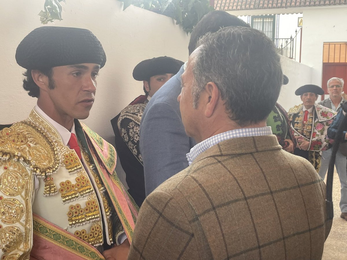RicardoS2019's tweet photo. El torero Ruiz Muñoz ha lidiado en la plaza de toros de Guillena 4 toros en la tarde de hoy a beneficio de @DanoCerebralSev bajo la Presidencia de Honor de S.A.R la Infanta Doña Elena. 
Enhorabuena y gracias a todos lo que lo han posibilitado
 “UNA VIDA SALVADA MERECE SER VIVIDA” https://t.co/ovpOjZPJiB