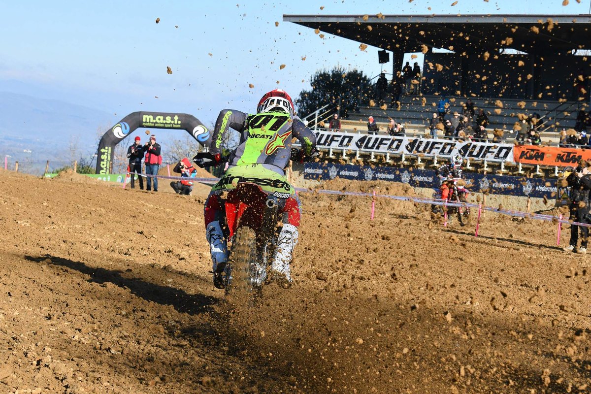 AlessioPiana130's tweet photo. Oggi prove di partenza, domani di scena presso l'iconico Crossodromo Miravalle di Montevarchi il conclusivo appuntamento degli Internazionali d'Italia Motocross 2025 #INTMX co Tim Gajser indiscusso riferimento MX1 ed Andrea Adamo con la tabella rossa nella classe MX2. https://t.co/TuwcULMQbv