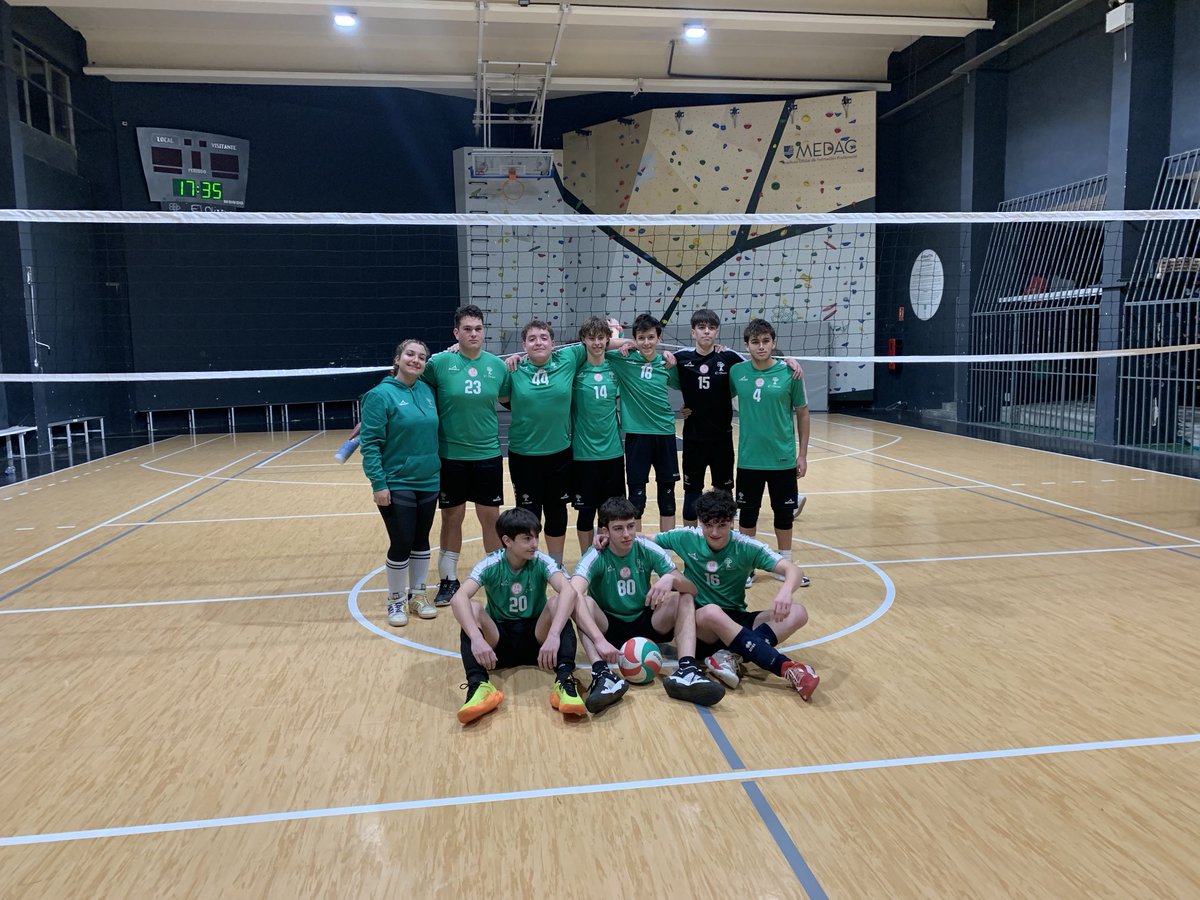 Bugo101Bugo's tweet photo. ⁦@EM_ElOlivar⁩ Victòria 3-0 contra Zuera en el pabellón social , Partidazo https://t.co/lFEmHjdoJZ