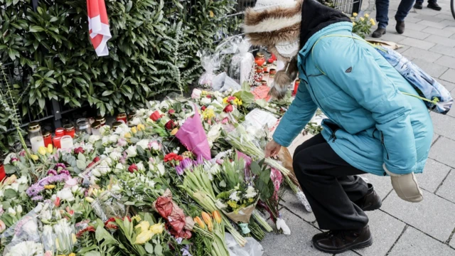 Roasting_man123's tweet photo. A 37-year-old woman and her two-year-old daughter have died, two days after being injured when an illegal Afghan immigrant drove into crowds in the German city of Munich.
#Munich #Munichattack #Germany https://t.co/aXk5o8vUr4