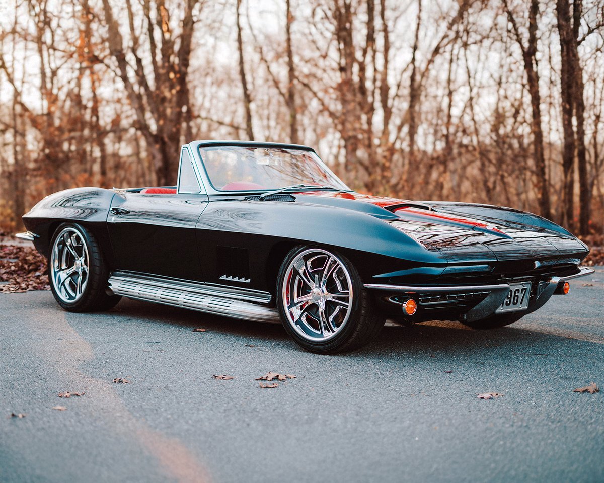 Barrett_Jackson's tweet photo. @chevrolet Featuring a #Coffman C2 chassis, @WilwoodBrakes, #VintageAir, @DakotaDigital gauges, @Schott_wheels and a custom hand-stitched interior, this custom build sold for $275,000 at the 2025 Scottsdale Auction.
Learn more: https://t.co/IpxXrk4qCX