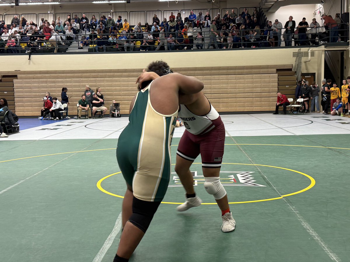 hhs_prncpl's tweet image. Catch the action at today’s Wrestling Regionals and cheer on our Warriors! @HenricoHighSch 💚💛 #letsgo 💪🏽