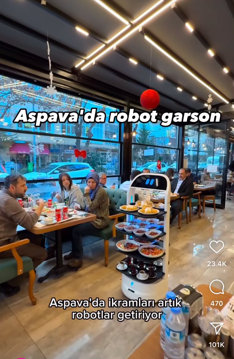 oktayarslan's tweet photo. Vay, Ankara’da artık robot garsonlar servis yapıyor! https://t.co/2BIOFiWtyz