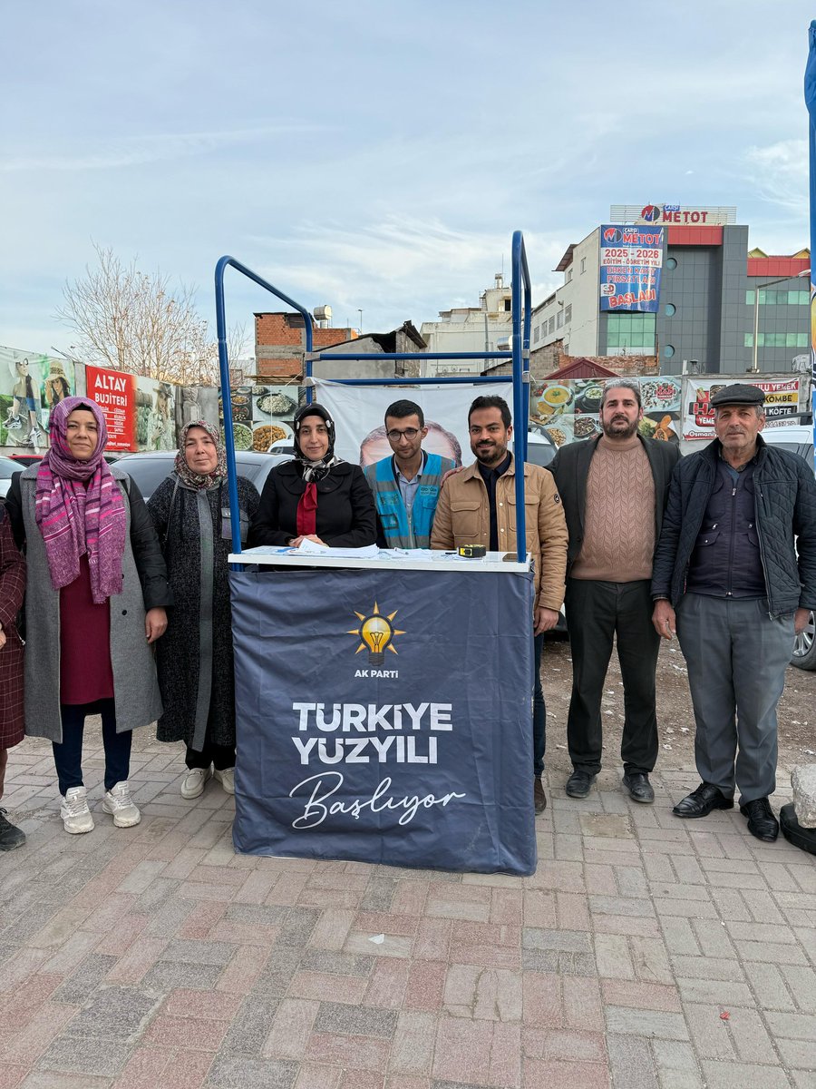 23 Şubat'ta gerçekleştireceğimiz 8. Olağan Genel Kongremize davet ve yeni üye kaydı çalışmalarımız kapsamında, eş zamanlı olarak ilimizin dört bir yanında standlarımızı kurduk. Tüm teşkilatımızın yoğun katılımı ve coşkuyla yürüttüğümüz çalışmamız, yarın da hız kesmeden devam