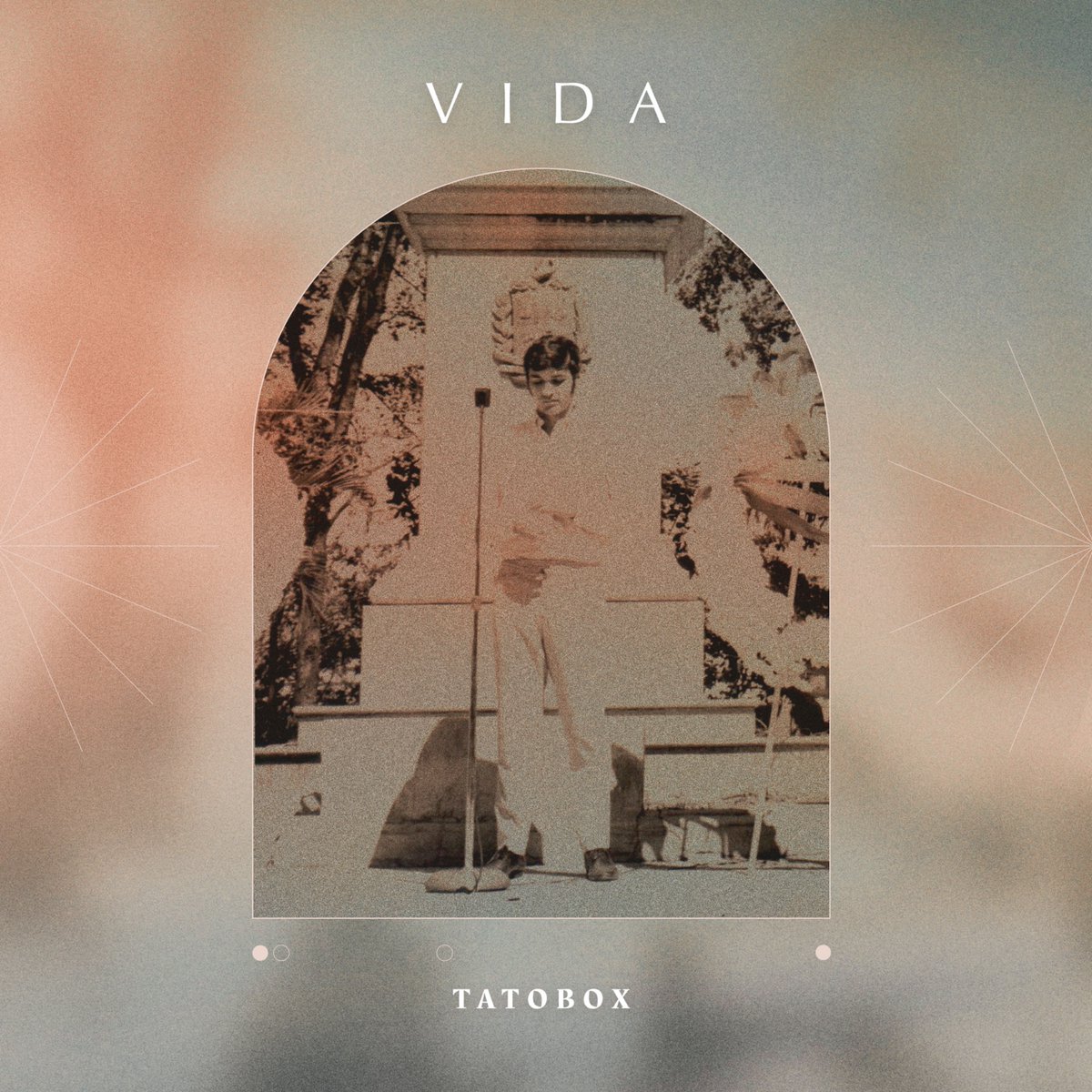 "Vida" primer track de #comountepuy 🎧📻

Disponible en todas las plataformas de streaming musical a partir del 27 de Febrero. Para usuarios de Spotify ya pueden pre-guardar la canción usando el link en mi bio

#vidatatobox #comountepuy
#NewRelease #nuevamusica