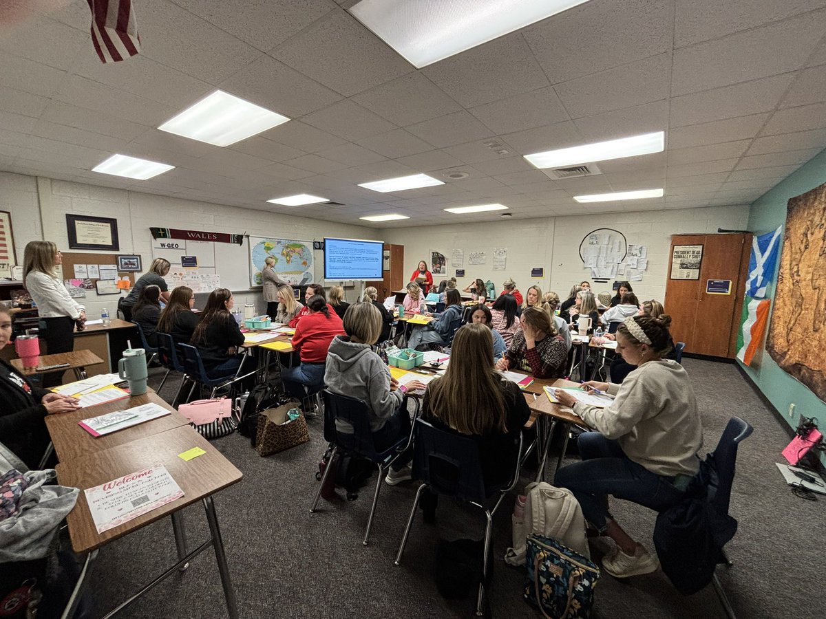 DrAliciaReeves's tweet photo. Such a GREAT DAY of Professional learning @TomballISD!   Thank you @TISDTHS and @TISDTJHS for hosting! https://t.co/rYyK78AY4O