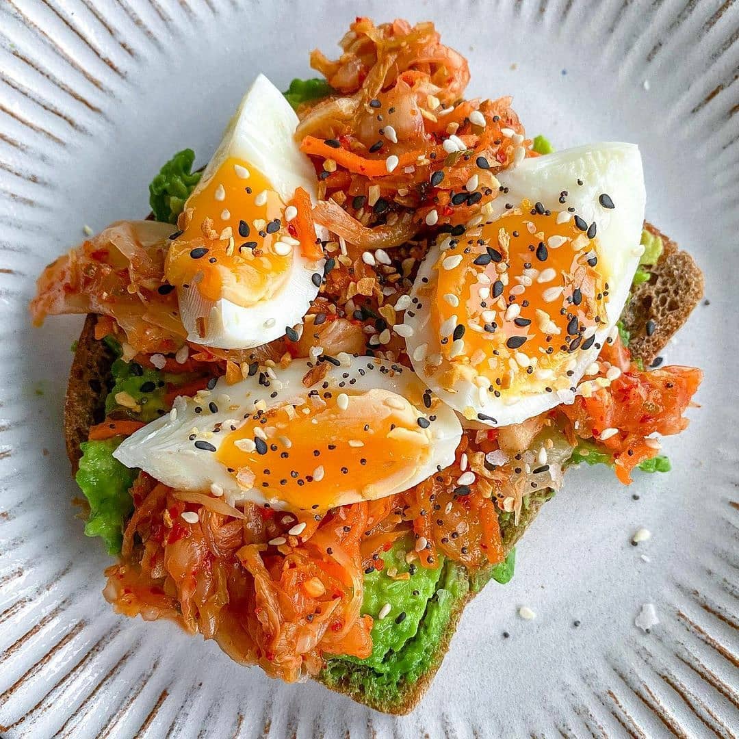Lowcarbjiji's tweet photo. This combo is just too good 🥰 sourdough toast with avocado, kimchi, and soft boiled eggs. 🌱
Follow us for more keto tips and recipes 🥑
📷 By: barithedietitian
#ketocarnivore #ketogenicliving #ketogenicdiet #ketodiet #ketosis #ketoweightloss #ketorecipes #ketofam https://t.co/mgGCvAs2KO