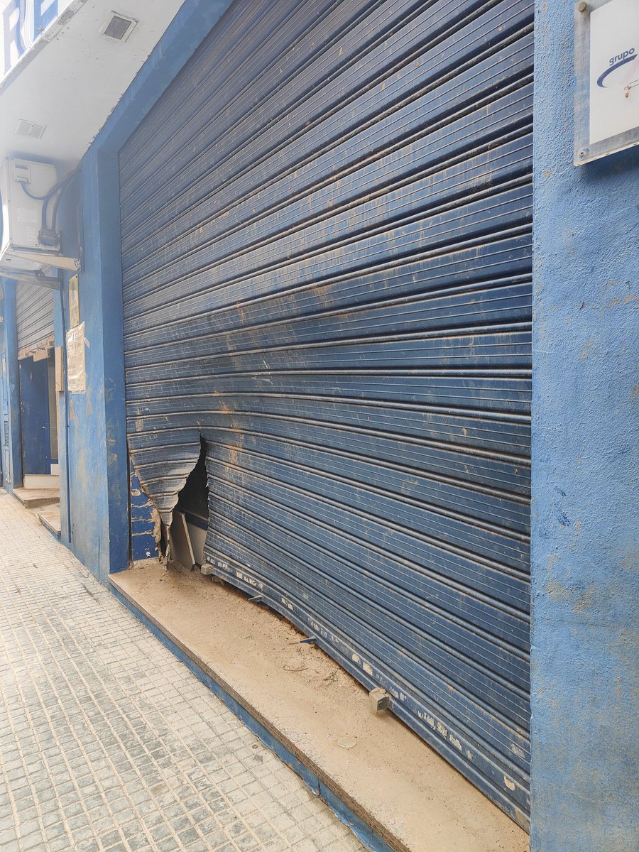 Mi cafetería favorita, mi óptica, mi zapatería, la ferretería.
Catarroja, 15 de febrero. Tres meses y medio después. CIENTO NUEVE DÍAS DESPUÉS.
Dónde estás, gobierno local?
Dónde estás, gobierno autonómico?
Dónde estás, papá estado?
Mucha gente sigue abandonada, que no os mientan