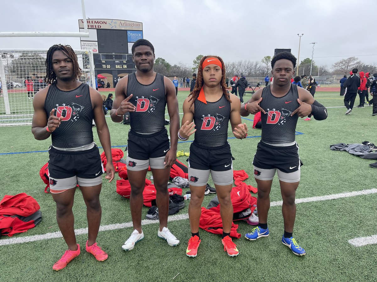🚨 JV Boys 🚨
🥇: 4x100m relay 
⏱️: 42.33
#DuncanvilleFAST