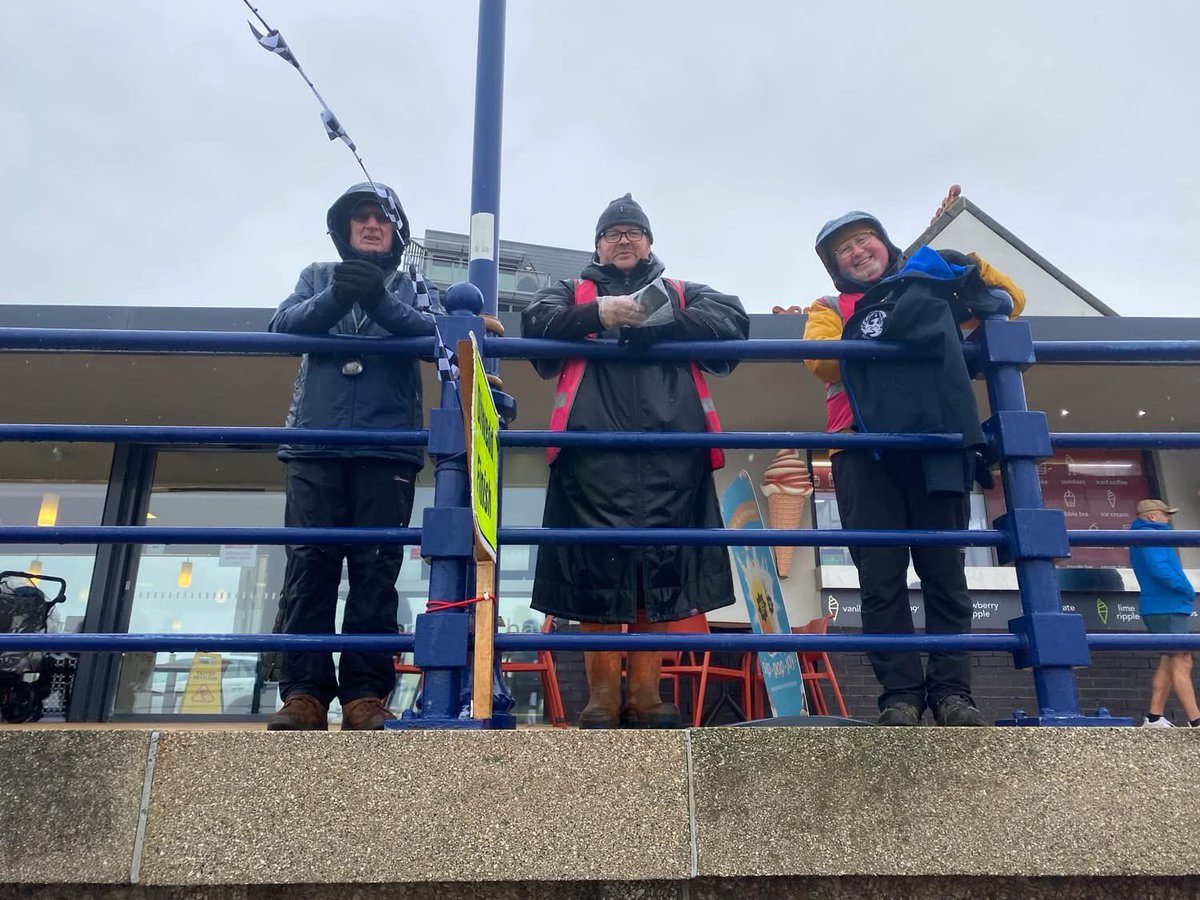 3️⃣6️⃣6️⃣parkrunners joined us by the 🌊 this morning all made possible by our fabulous 4️⃣0️⃣strong volunteer team 👏

Lots of milestones again this week including Keith Treharne’s 2️⃣5️⃣0️⃣th volunteer stint &amp; Sue Ralph reaching 3️⃣5️⃣0️⃣parkruns 👏

Da iawn &amp; Diolch pawb
#loveparkrun