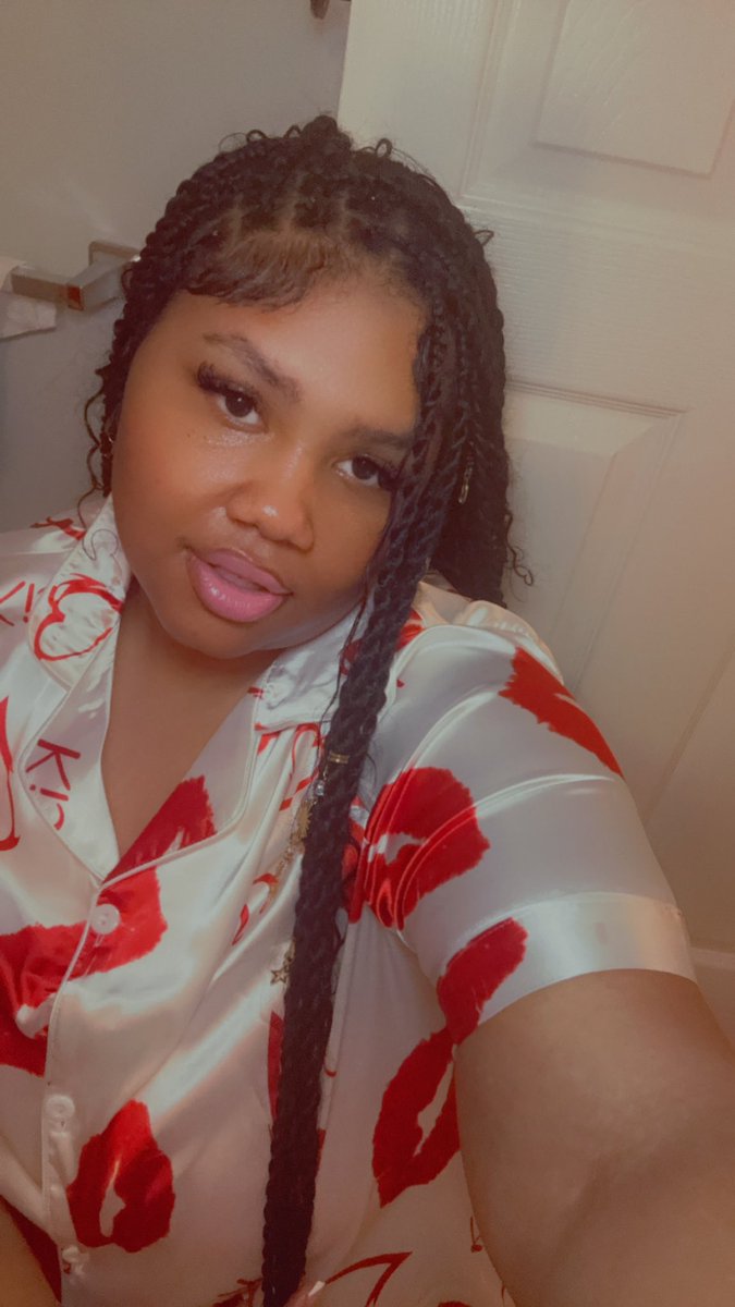 __andria_j's tweet photo. This Valentine’s Day was one for the books 🥹I’m ENGAGED ���💍I’m planning a wedding I can’t believe it 🫶🏽 https://t.co/oSLVWEYD8n