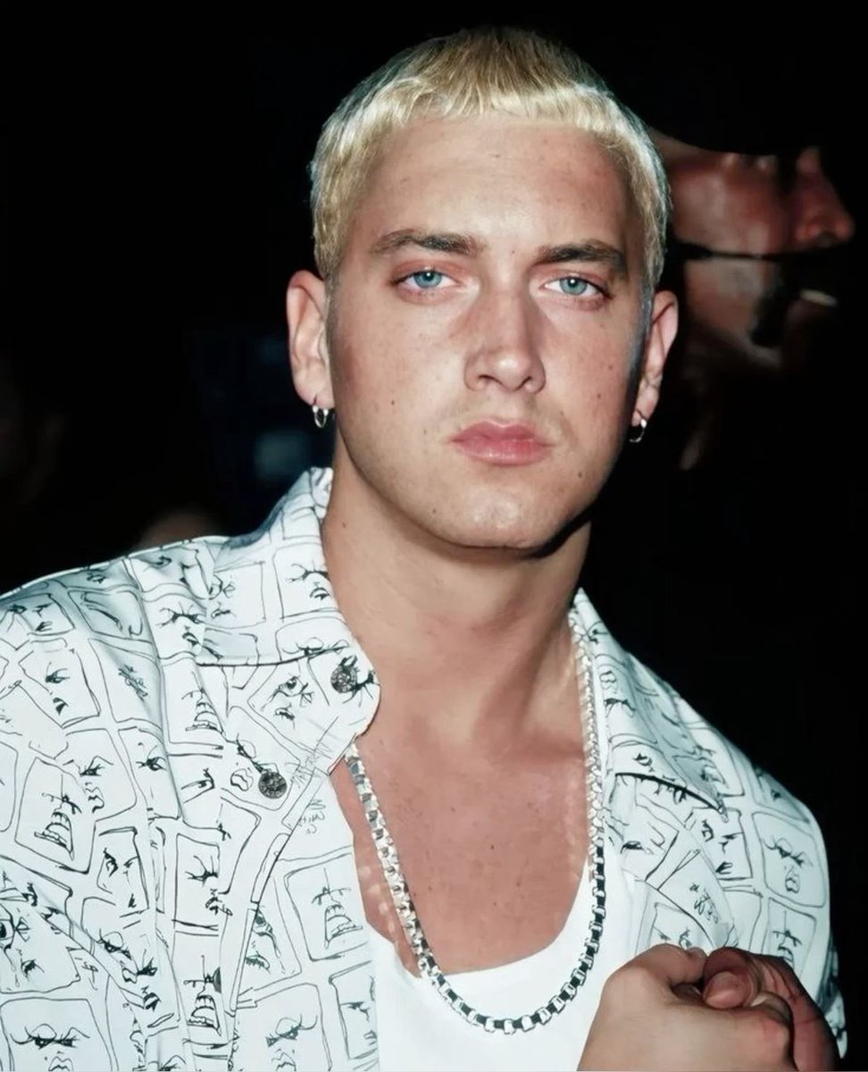 PopCulture2000s's tweet photo. eminem https://t.co/o3Fn7DlqBB