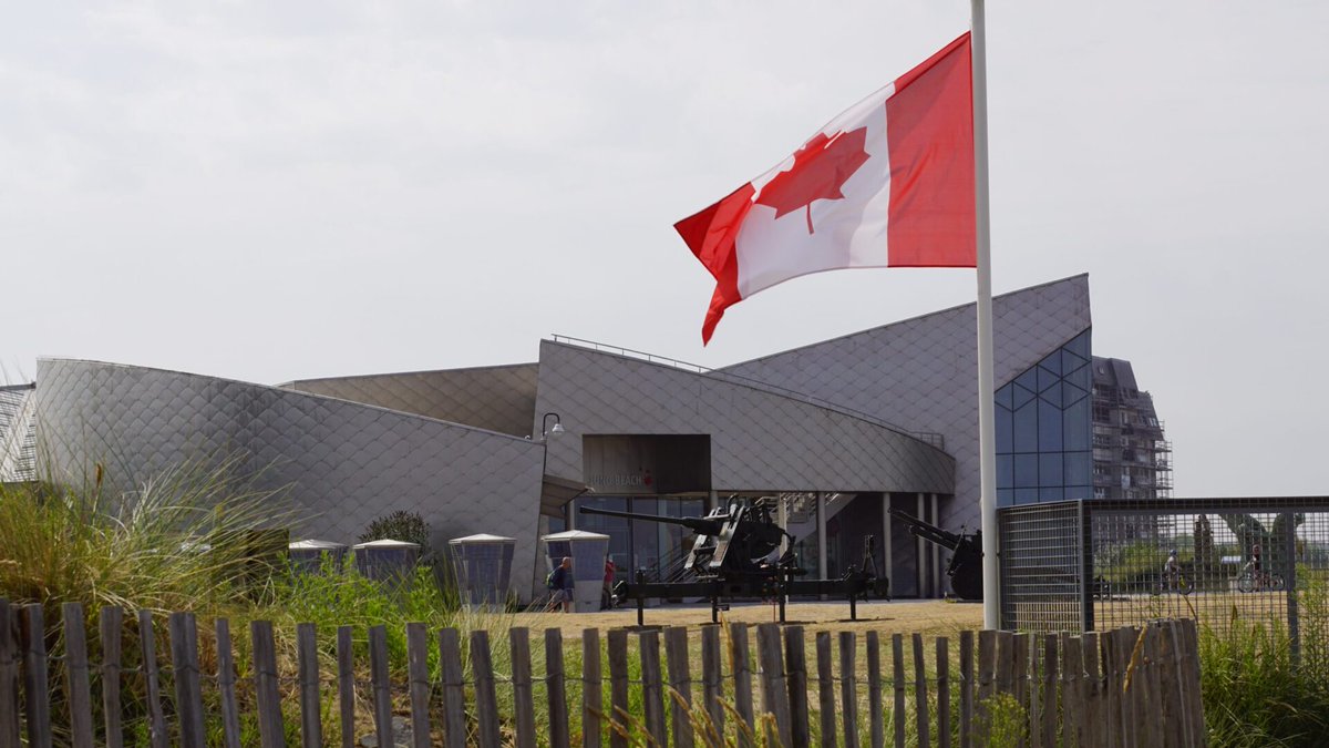 Read #JunoBeachCentre President <a href="/ChrisLaBossiere/">Chris LaBossiere</a>'s statement on the 60th anniversary of the Canadian flag. #FlagDay

The #MapleLeaf has represented Canada on battlefields for over 100 years. It could never be replaced by the Stars and Stripes! 

junobeach.org/dispatch-on-th…