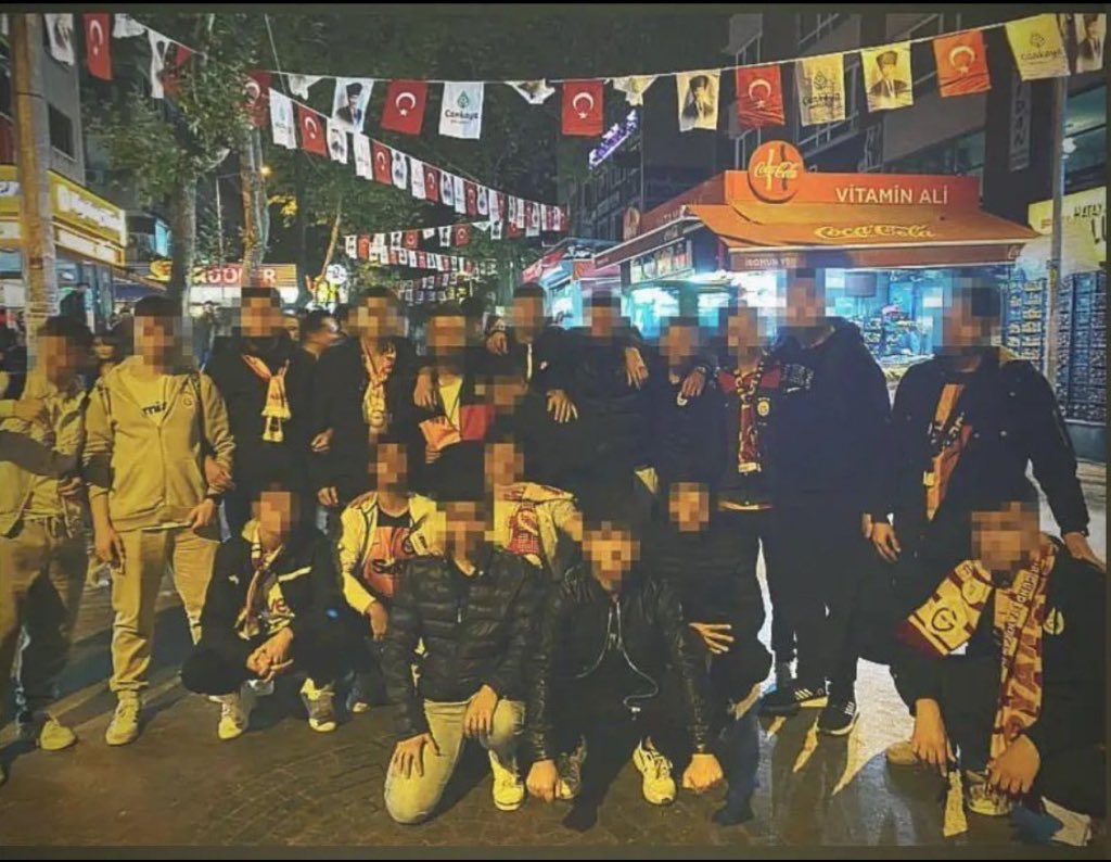 Öldüğümüzde nasıl insandı diye sorduklarında arkamızdan "Galatasaraylıydı" denecek kadar sevdalıyız..06📍