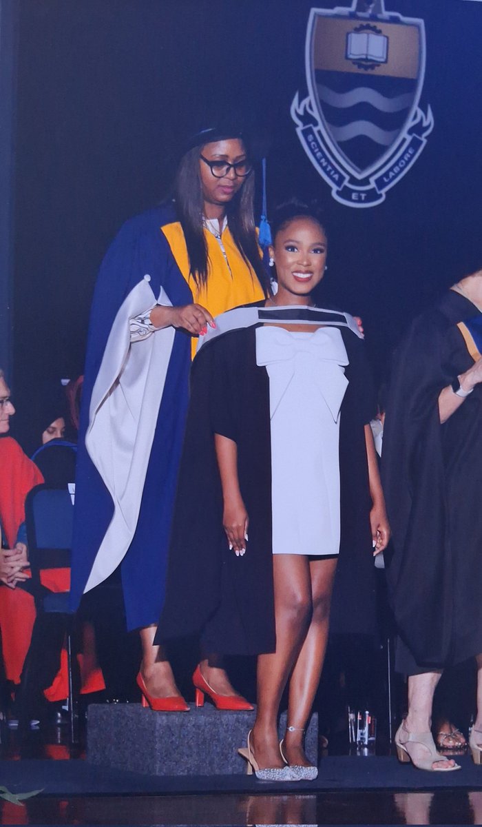 The bee's knees tweet media