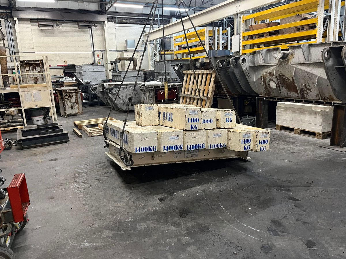 TestWeights's tweet image. Testing new re reconditioned overhead #cranes ? 
We have the #weights you need. Lifting cradles also available.
#ohtc #testing #testweight