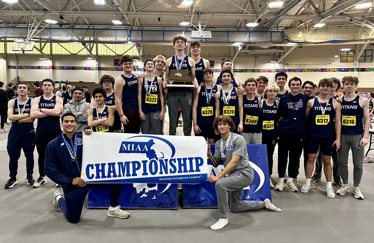 Pembroke_Titans's tweet photo. Congratulations to our Boys' and Girls' Indoor Track and Field teams for an amazing day at the Reggie!  
Boys are D4 Champs and Girls are the runners-up!  #Titanpride https://t.co/PiSDyNijHn