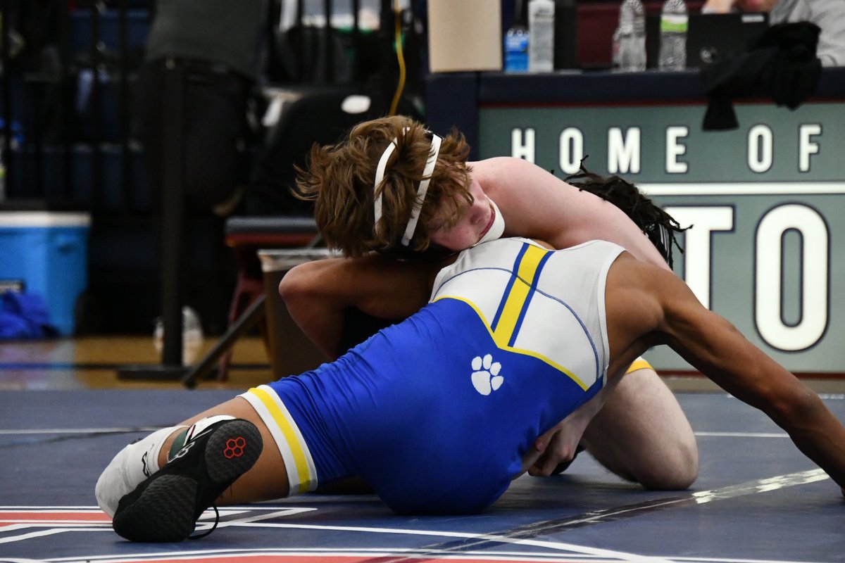 Ian Hardy wins with a pin placing 1st 🥇 at districts!!!🔥🔥📸<a href="/Mogui131/">Mogui13</a>