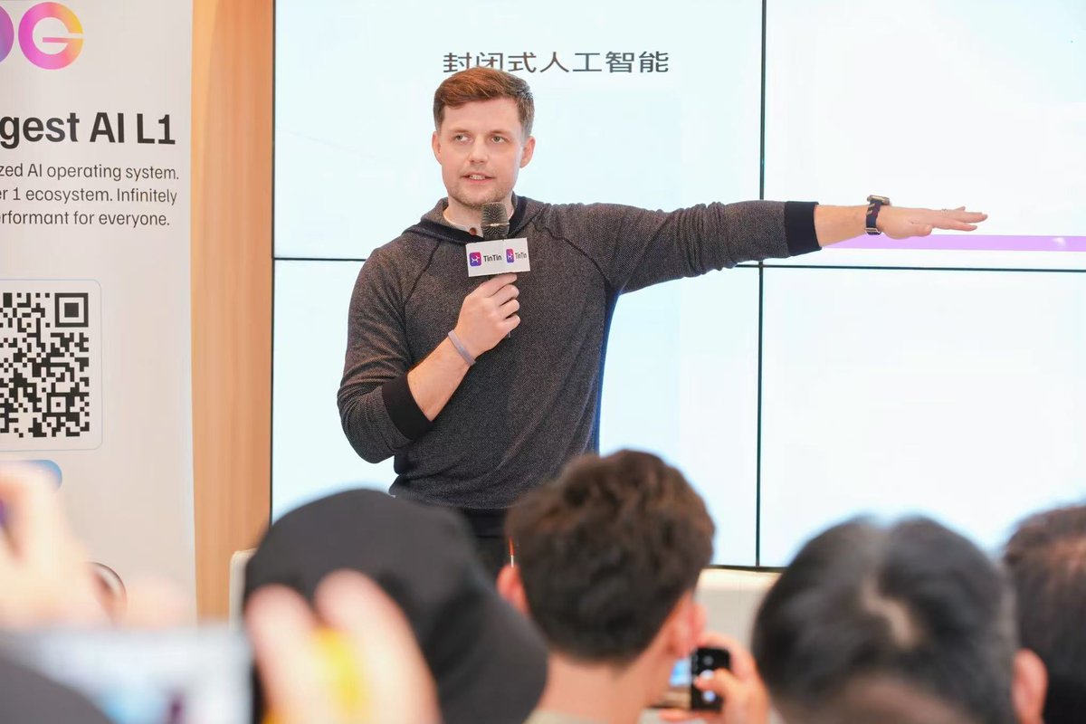 0G_labs's tweet photo. Thanks for joining us on our Road to Mainnet yesterday, Shenzhen!

We love seeing the 0G community in person, furthering our mission towards localization &amp; onboarding the masses to the largest L1 for AI 🤖

Big things coming 💪 https://t.co/4M400qX6hT