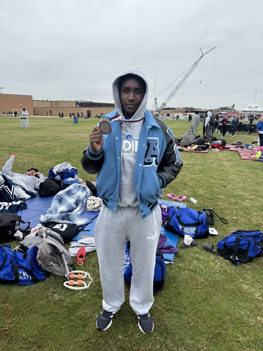 brentcates20's tweet image. 2nd track meet in the books! Weather wasn’t the best but proud of how kids competed. Shout out to KJ placing 1st in long jump with 21’6”
Been a long time since Aldine has gone back to back meets with 1st place finishers. Porsche last meet/KJ this meet!
#AldineBlueBloods!!