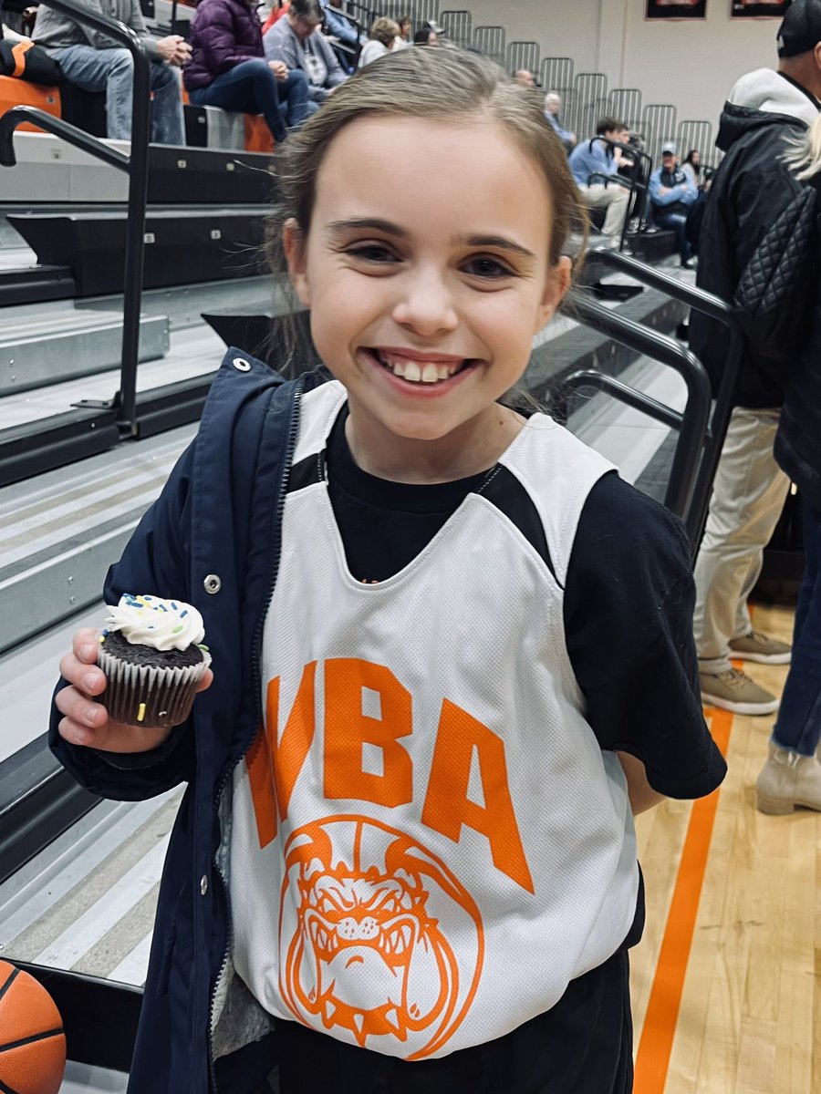 WaterlooBA (@waterlooba) on Twitter photo WBA Gardner 5th grade girls participated in a halftime scrimmage during the WHS vs Jerseyville game last night! They got to see an unbelievable comeback from our varsity girls, but most important were the post scrimmage cupcakes! 🤣 <a href="/WHS_GirlsBB/">WHS Girls Basketball</a> <a href="/WCUSD5Athletics/">Waterloo Athletics</a> WBA Gardner 5th grade girls participated in a halftime scrimmage during the WHS vs Jerseyville game last night! They got to see an unbelievable comeback from our varsity girls, but most important were the post scrimmage cupcakes! 🤣 <a href="/WHS_GirlsBB/">WHS Girls Basketball</a> <a href="/WCUSD5Athletics/">Waterloo Athletics</a>