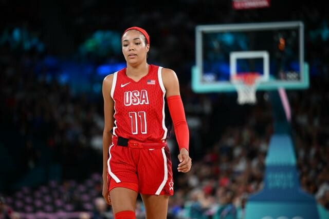 lequipe's tweet photo. Victorieuse d'un tournoi de un contre un, Napheesa Collier décroche l'équivalent de son salaire sur une année en WNBA
➡️ https://t.co/92v6plt41v https://t.co/nVEmeydEee