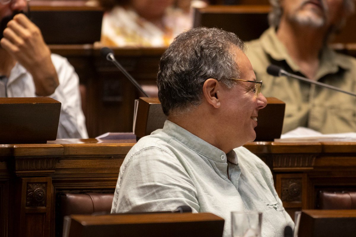 MPP609's tweet photo. Nuestra bancada tiene un compromiso que no se pronuncia solo con la voz, sino con la Historia. Porque no es sólo levantar la mano, es alzar a los compañeros y compañeras, los que caminaron antes y los que siguen empujando.

La bancada de la 609 asume con los pies en la tierra y la mirada en el horizonte. Con la fuerza de la gente que nos impulsa, sostiene y espera atenta y desafiante que cumplamos lo prometido.