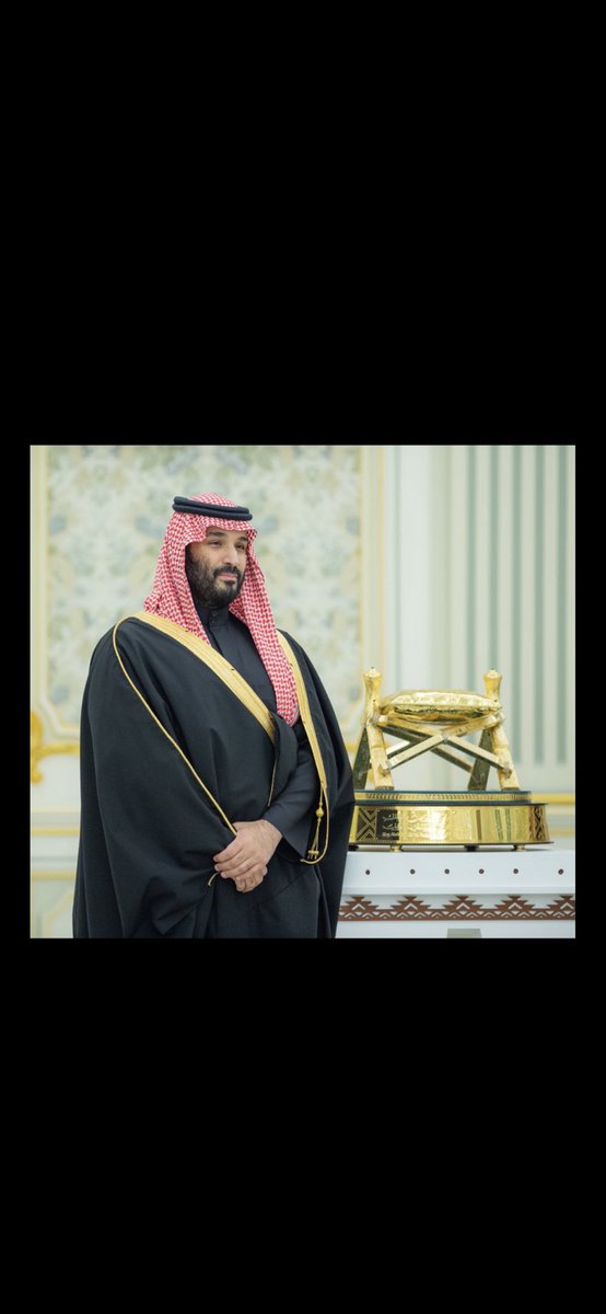 af51m's tweet photo. @F_BinHithleen @ebrahim34ab محمد تدرس في المناهج صفاته
في كُم بشته يجمع الشرق والغرب
مازعزعت لحداث هيبة ثباته
كنه يحدد للعرب بوصلة درب
نشاهد معزي وسيرة حياته
على  شداد مصيّحه يصدر الحرب
حتى بنا مجد يتعب رواته
بعون العظيم مزحزح الضيق والكرب
عبدالله فهد الصخابره
#راعي_الشداد 
#مهرجان_الملك_عبدالعزيز_للإبل9 https://t.co/e4cnIMfOoF