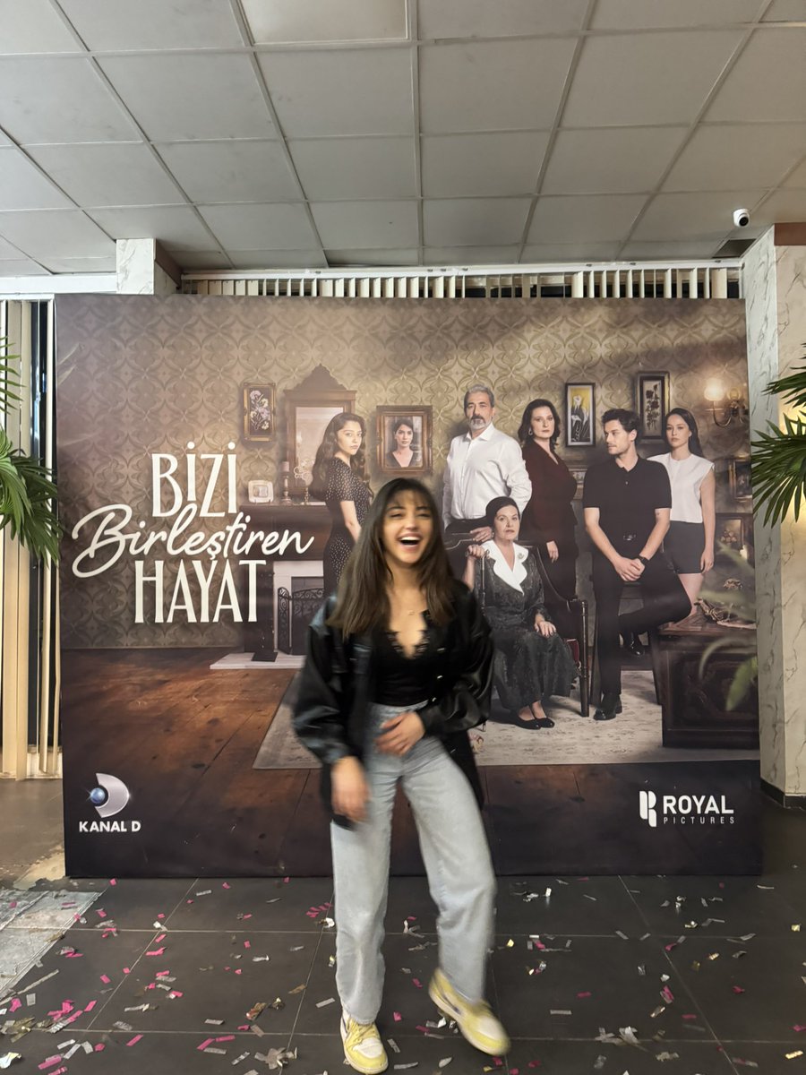 Son planımızı çektik! Son kez Paydos! Her gün koşarak geldiğimiz evimize,setimize veda ettik, yeni bölümler size emanet artık. Saygılarımızla...🕊️✨🫰🏼