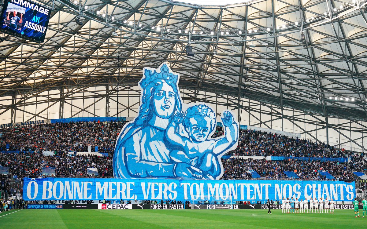 Comme d’habitude, le match de l’<a href="/OM_Officiel/">Olympique de Marseille</a> a été entaché par des chants homophobes… L’arbitre a arrêté le match 1 min et les chants ont repris… 
Aucun média ne le relaiera. 
L’homophobie dans le ⚽️ on en parle 1 fois/an. Et NOUS, nous le subissons chaque week end… #OMASSE
