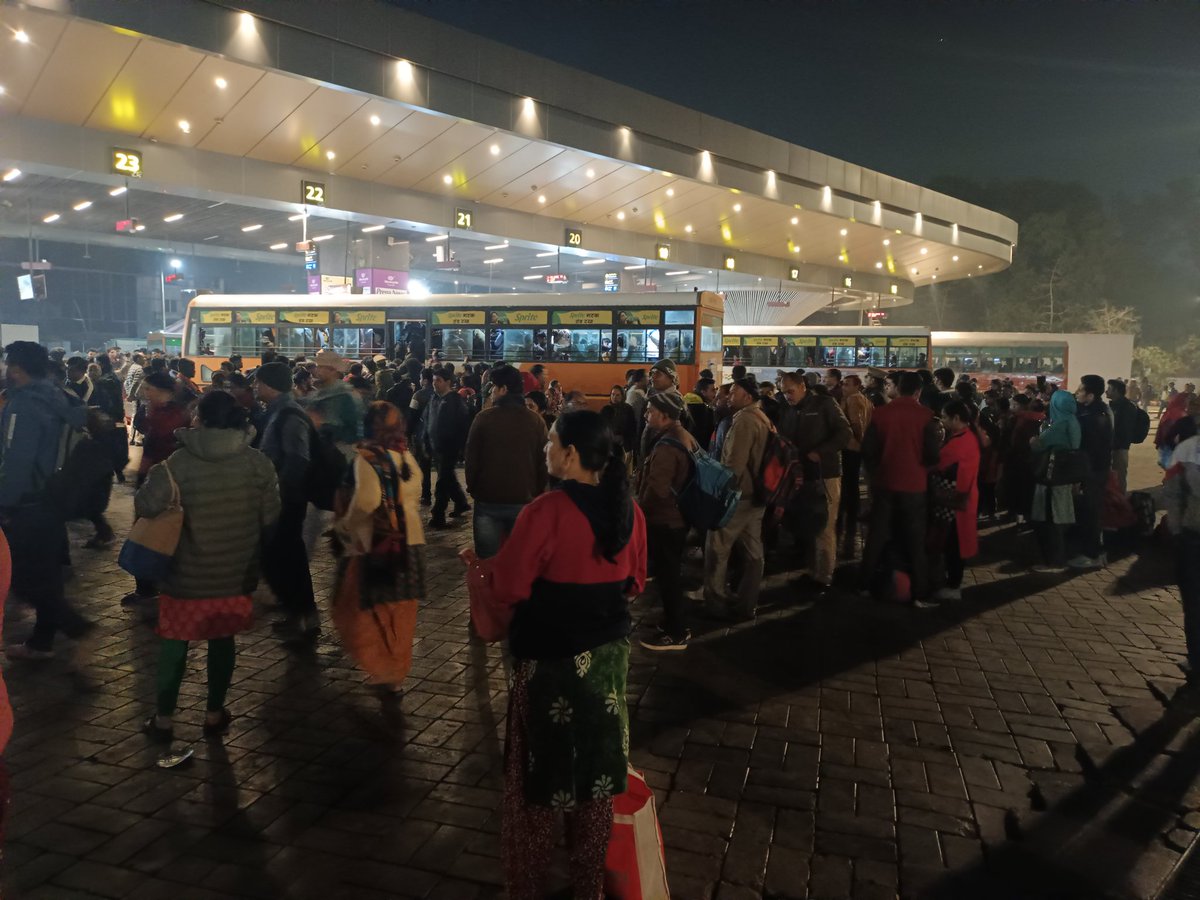 shivamd6366's tweet photo. @myogioffice शर्म आनी चाहिए ऐसी दुर्व्यवस्था पर, लेकिन उस पर भी आपको गर्व हो रहा है।। लखनऊ वर्तमान स्थिति..! https://t.co/kOu0hHfyfH
